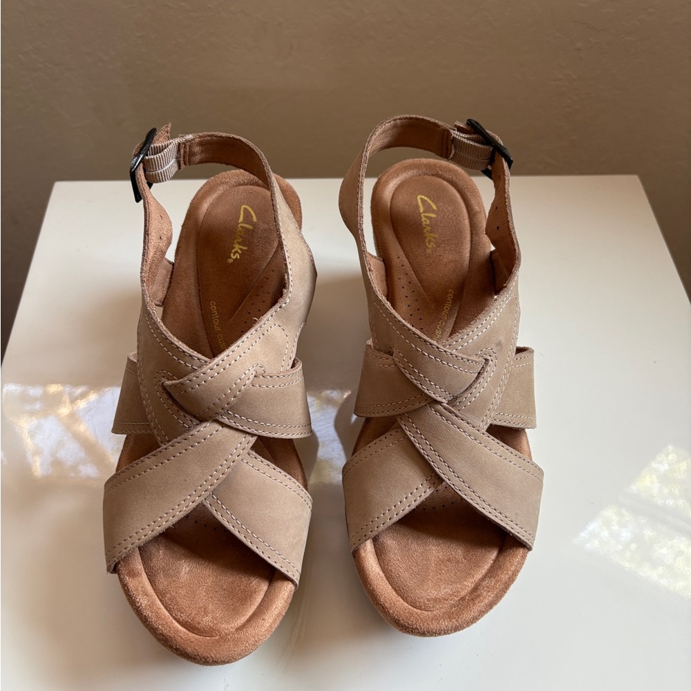 Clarks Women's Beige Cross-Strap Sandals